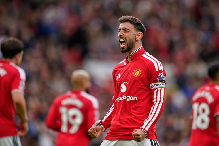Fernandes’s hat trick inspires United’s comeback win and avoids a troubling early-season loss