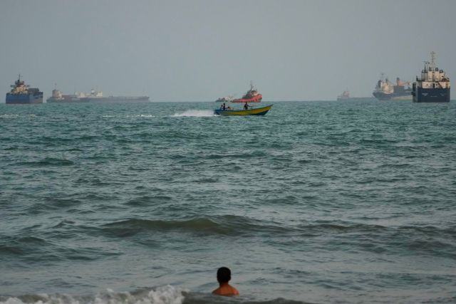 US military hits 3 Iranian oil tankers after saying Navy warships were targeted with missiles