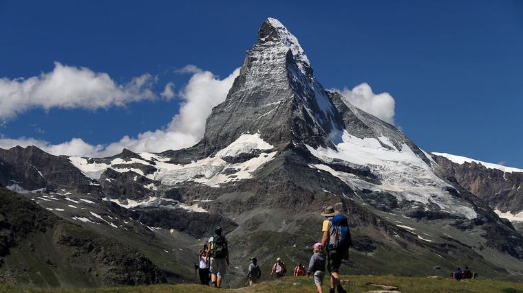 Helicopter search suspended for Squamish, B.C., mountain runner missing on Matterhorn