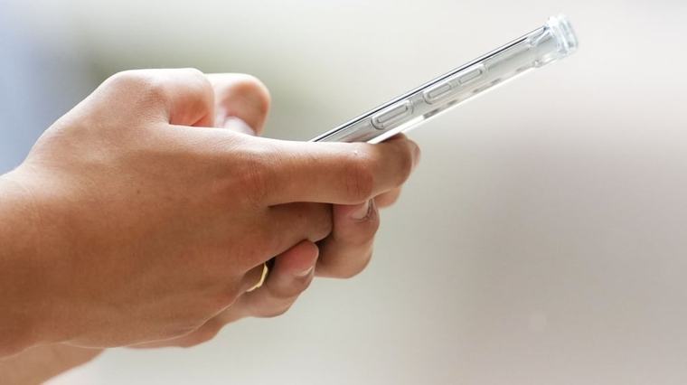 Toronto pediatrician shares signs parents can look out for if they suspect children spend too much time online