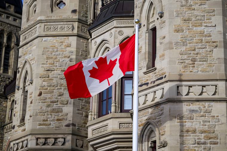 Federal government posts $370-million deficit between April and June