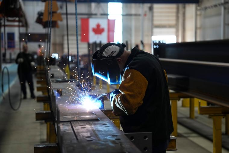 Canada’s economy lost 41,700 jobs in August, unemployment steady at 6.4%