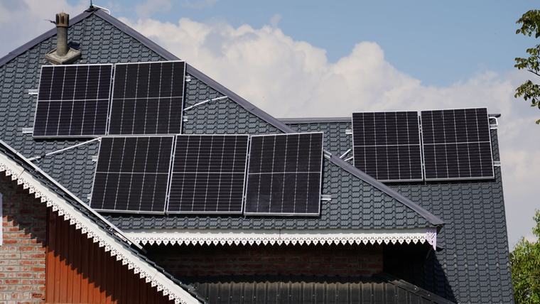 Alberta’s solar panel recycling program begins Oct. 1 with $15 fee