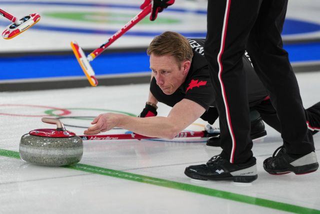 Curling Canada adopts World Curling rulebook, including new double-touch rule