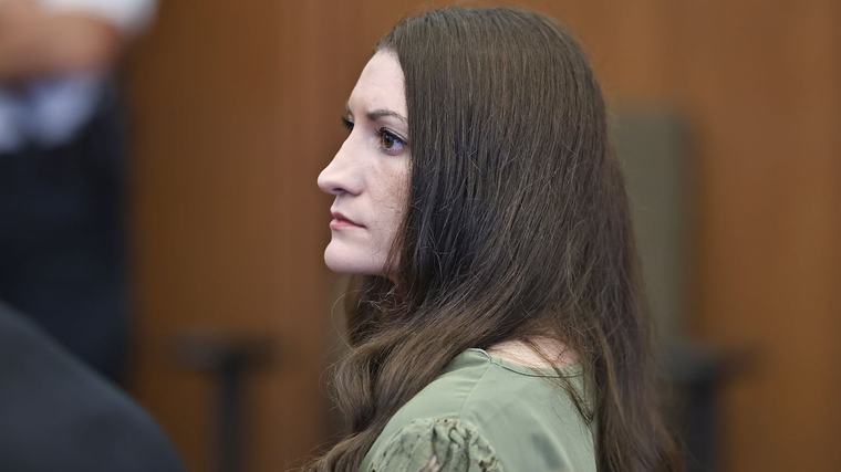 Judge declares mistrial in Lindsay Clancy murder trial, gives defence 1 hour to appeal