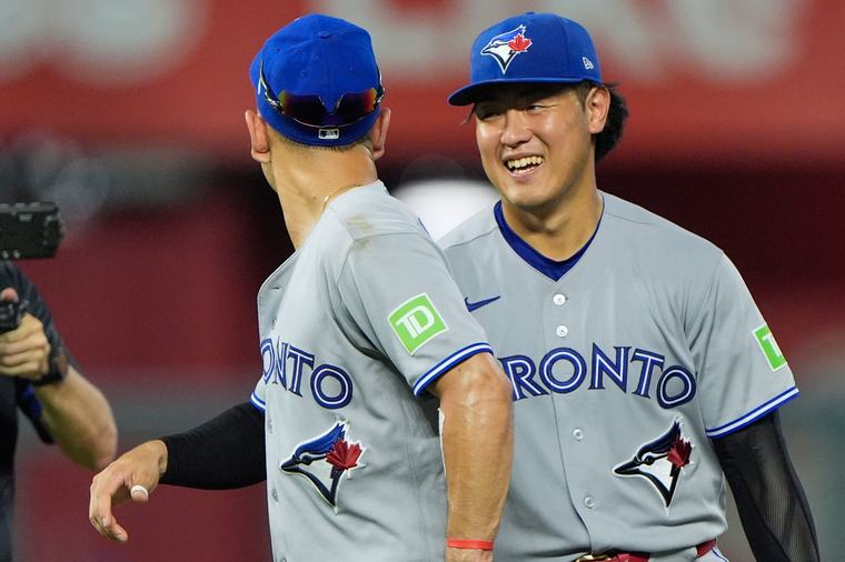Surging Blue Jays beat Royals 4-3 to pull into tie for last AL wild card