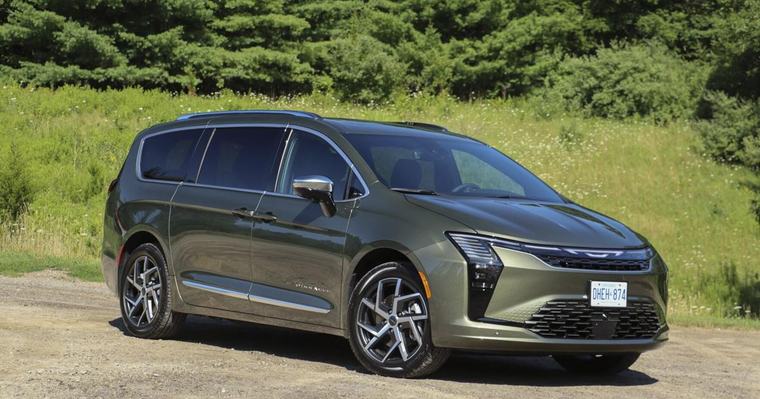 Testing Canada’s bestselling minivan along the Niagara River reveals a cloud-like ride with a $7,200 price cut