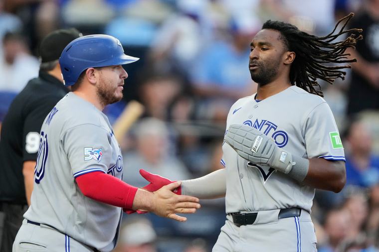 Blue Jays beat Royals to reach .500, keep pace in Wild Card race