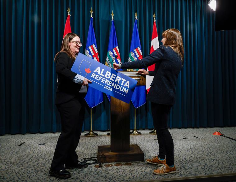 Elections Alberta receives 225,000 requests for referendum mail-in ballots