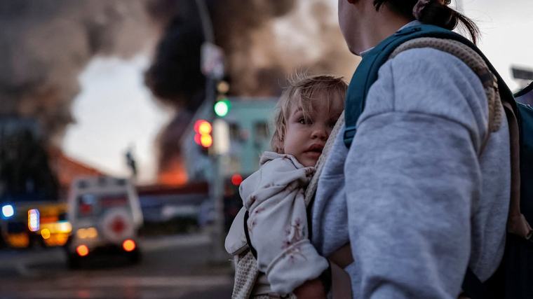 Russian drone and missile strikes on Kyiv kill 2, ending pause in attacks