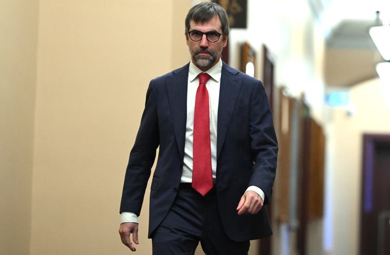Steven Guilbeault officially resigns Montreal seat of Laurier-Sainte-Marie