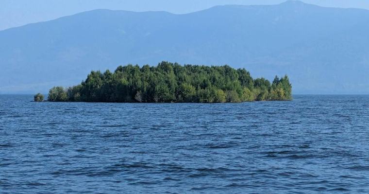 Mystery of floating island on B.C. lake
