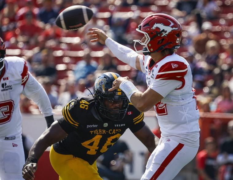 Mills scores late touchdown to lift Stampeders to 28-23 victory over Tiger-Cats