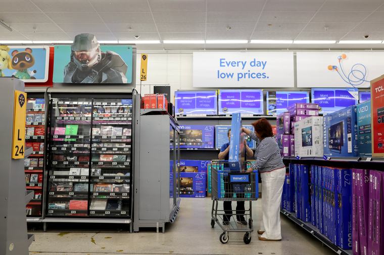 What trade war? Suddenly, Canadian consumers are looking healthier than U.S. shoppers