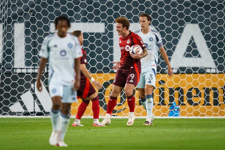 Sargent scores three times as Toronto FC ties Chicago Fire 4-4