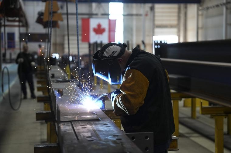 Economy sheds 42,000 jobs, unemployment rate steady in August: StatCan