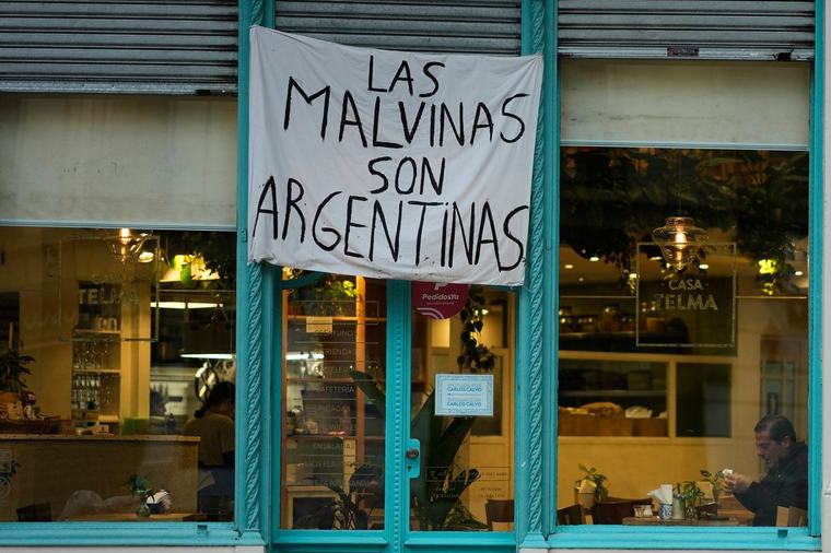 Argentines contest British-Israeli oil project near Falklands