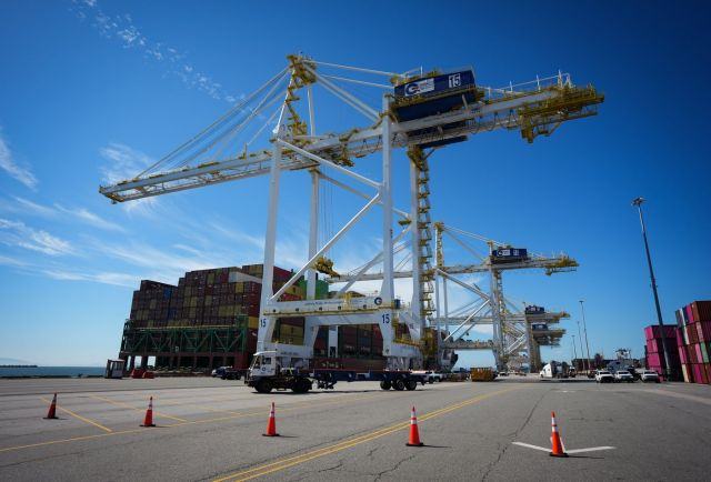 Canada posts $769M merchandise trade surplus in July as exports fall